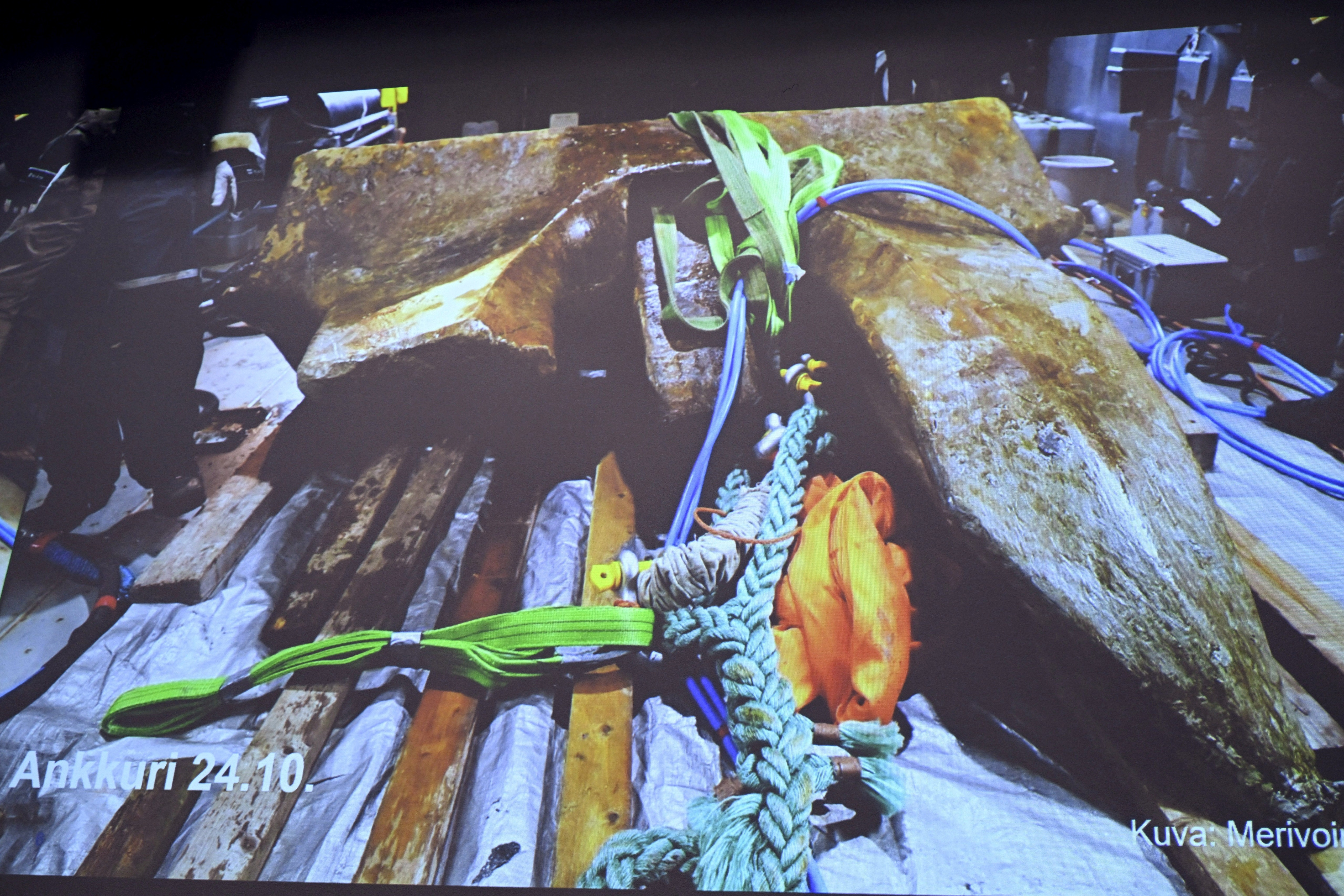 Finnish Border Guard's photo of an anchor shown during the joint press conference of the investigation of the possible attack on the Balticconnector gas line