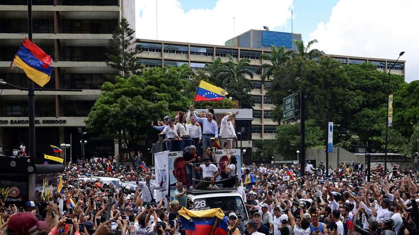 Anti-Maduro protests spread as Venezuelan opposition says he stole vote, in Caracas