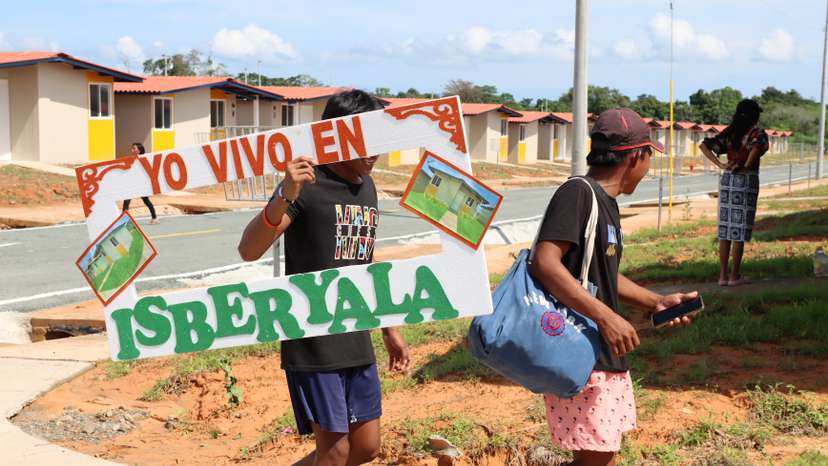 Panama indigenous families leave homes vanishing under rising seas