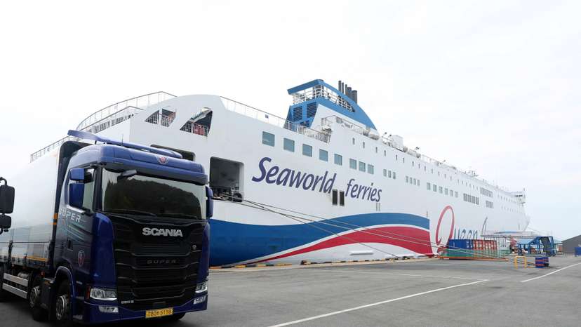 A South Korean ferry that had been stranded near a rocky island off Shinan while carrying 267 people is docked at a pier in Mokpo