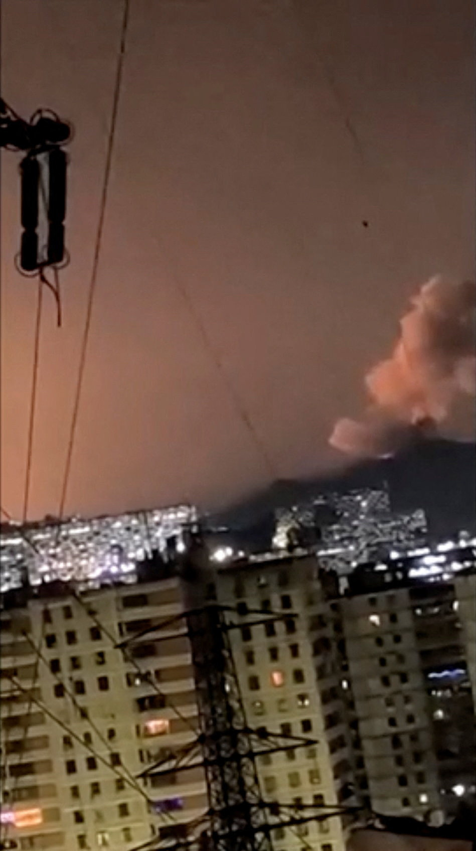 Multiple explosions in the early hours of the morning, in Caracas