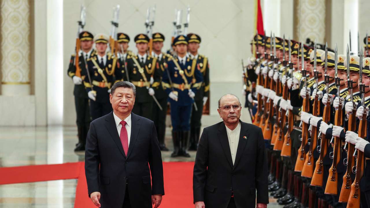 Pakistani President Asif Ali Zardari visits China
