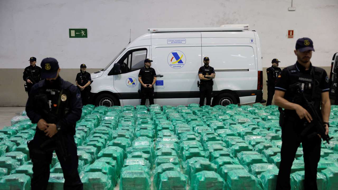 Spanish police seize 13 tons of cocaine hidden in banana shipments, in Algeciras
