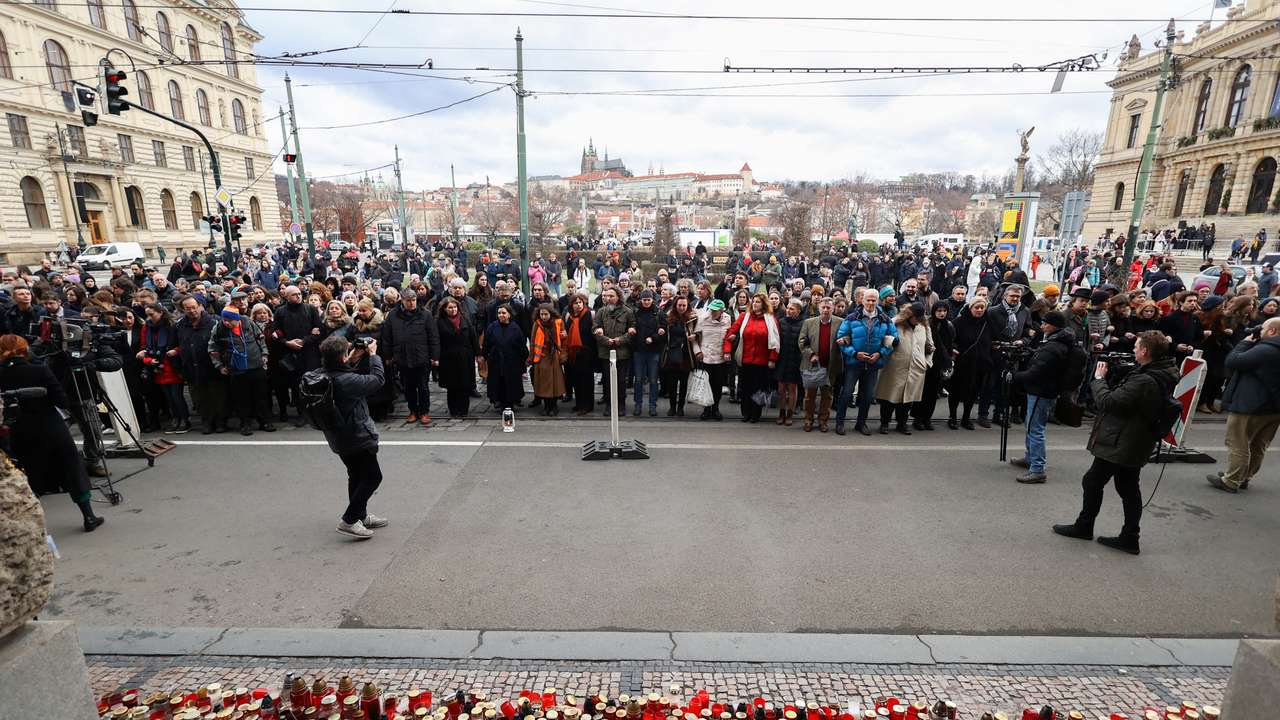 Human chain in memory of victims of shooting at Prague University