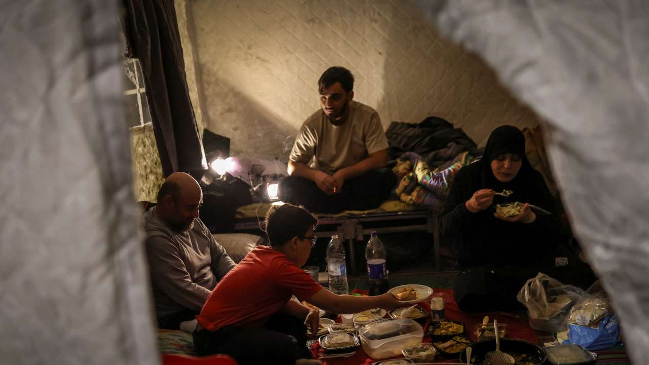 The Wider Image: In Lebanon, war dictates pace of Ramadan for displaced families