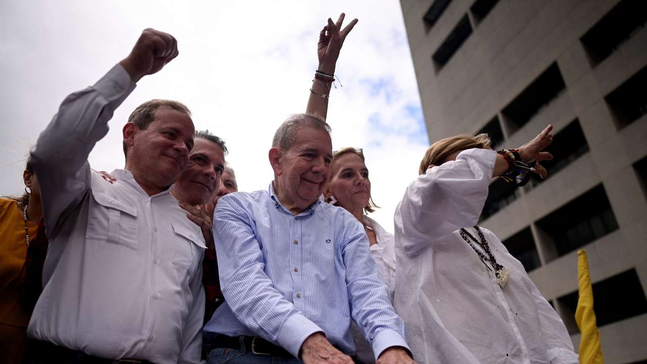 Anti-Maduro protests spread as Venezuelan opposition says he stole vote, in Caracas