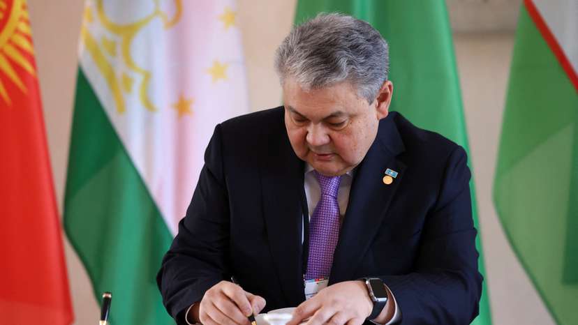 German President Frank-Walter Steinmeier meets with the foreign ministers of Kazakhstan, Uzbekistan, Turkmenistan, Kyrgyzstan and Tajikistan at Bellevue Palace in Berlin