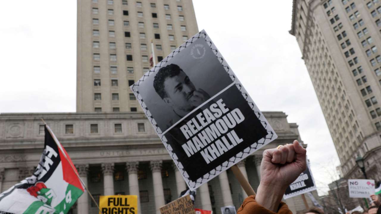 FILE PHOTO: Federal agents search two student residences at Columbia University
