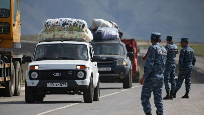 Refugees from Nagorno-Karabakh arrive in Kornidzor