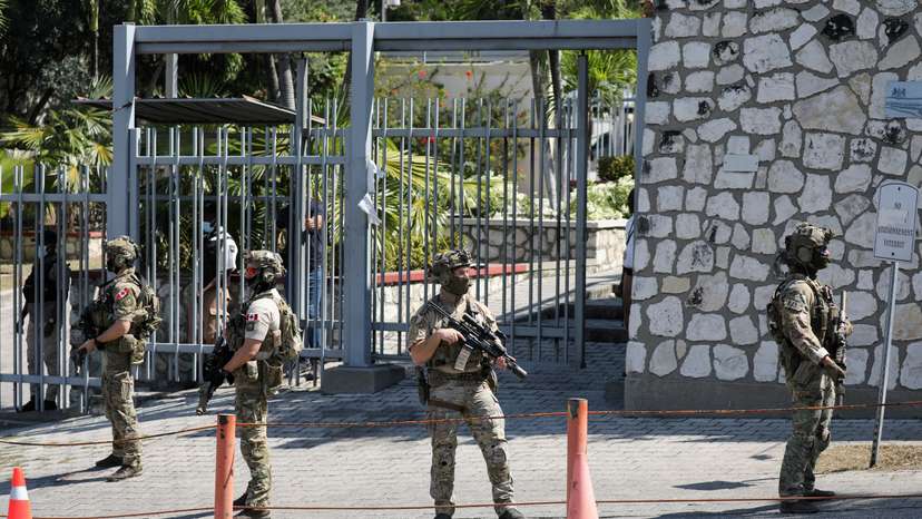 Canadian soldiers guard the Canadian embassy in Port-au-Prince