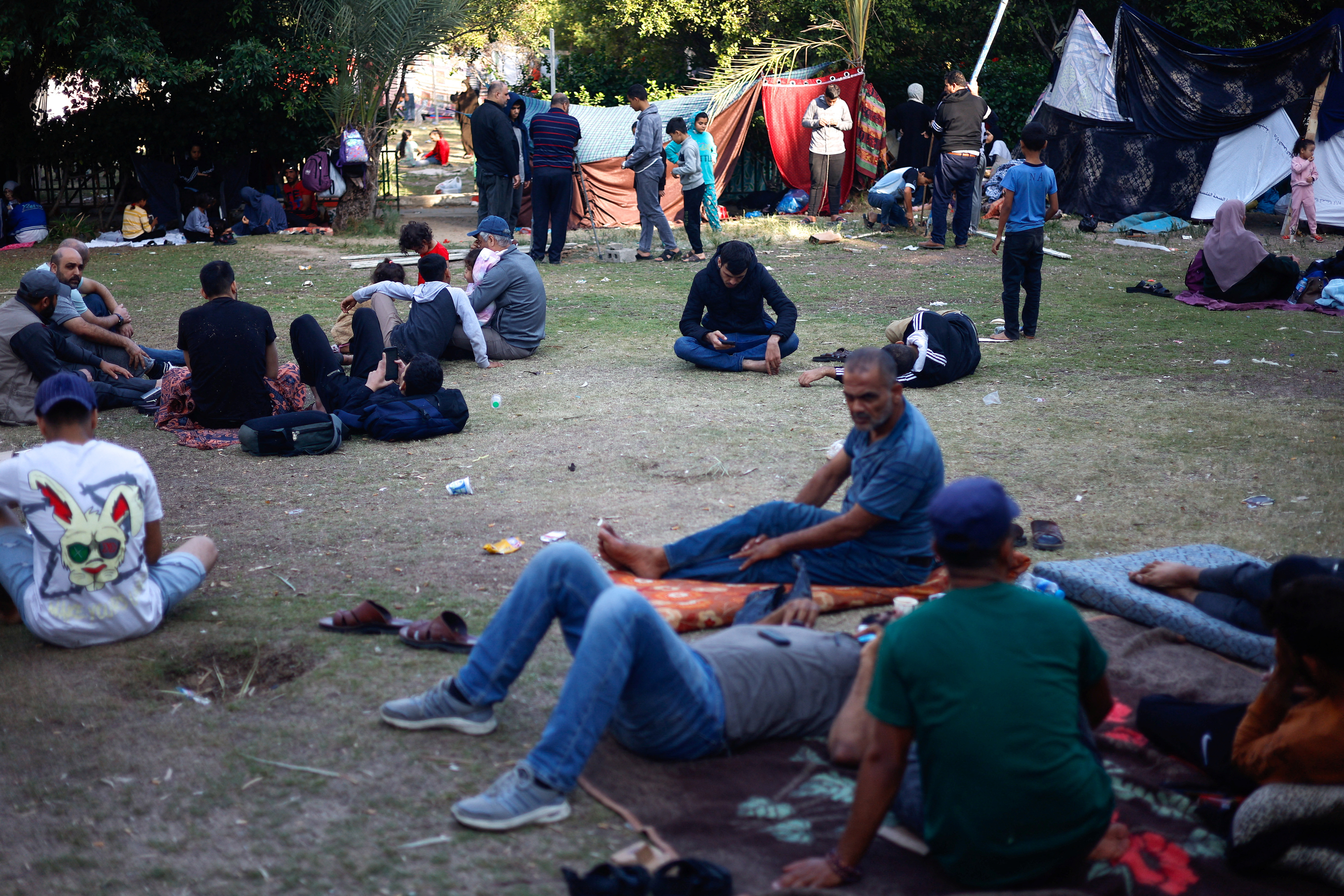 Palestinians shelter at al-Shifa hospital in Gaza City