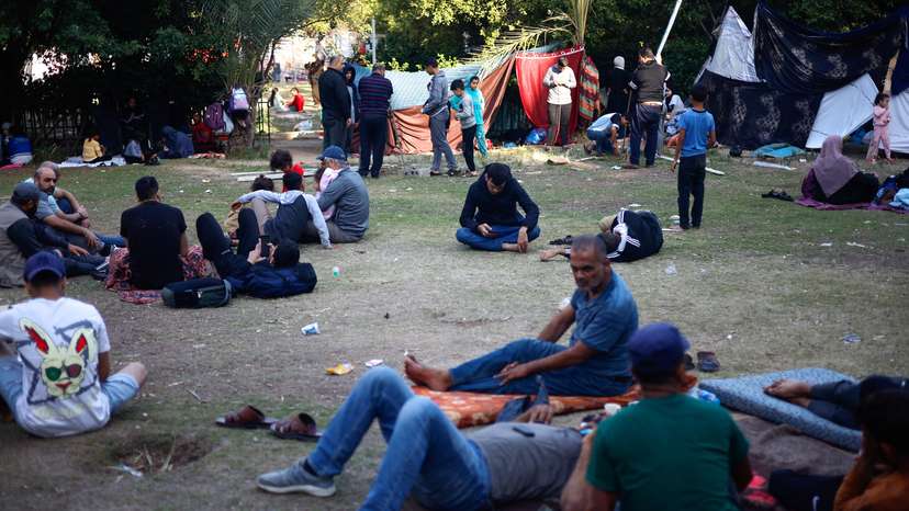 Palestinians shelter at al-Shifa hospital in Gaza City