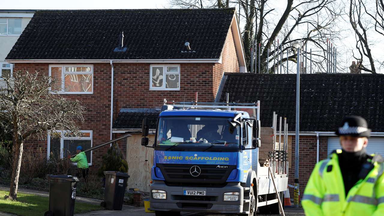 Works at Skripal's house for nerve-agent decontamination, in Salisbury
