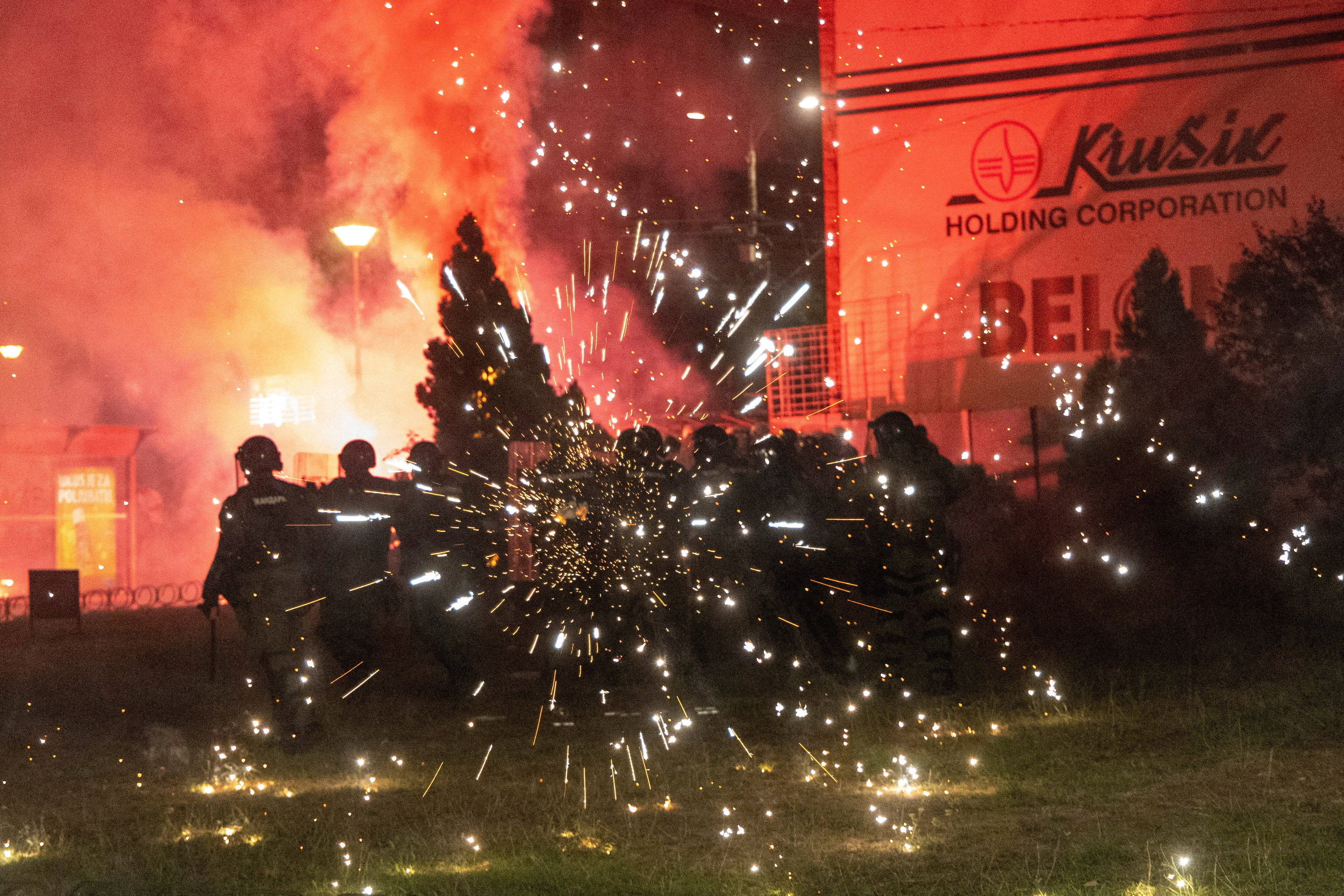 Clashes between police and anti-government protesters in Belgrade