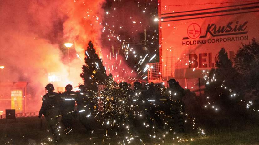Clashes between police and anti-government protesters in Belgrade