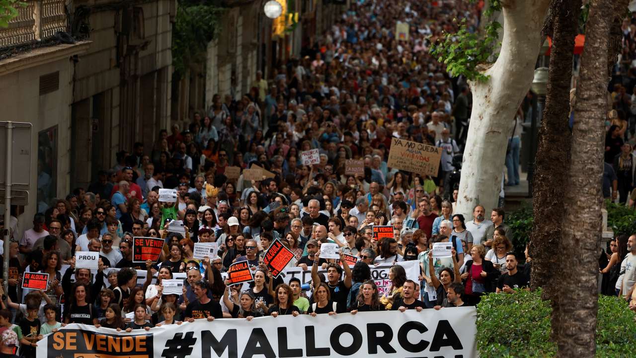 Protest against mass tourism and gentrification in Palma de Mallorca