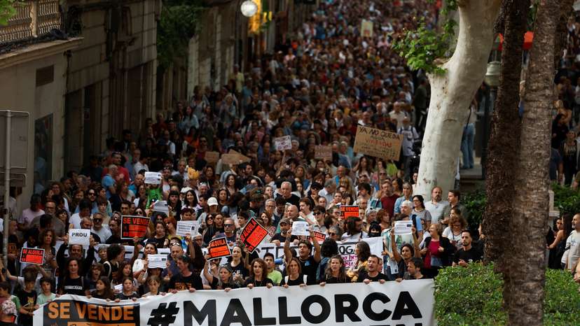 Protest against mass tourism and gentrification in Palma de Mallorca