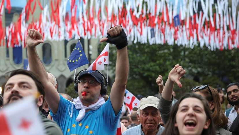Protests in Tbilisi as parliament overcomes presidential veto on 'foreign agents' law