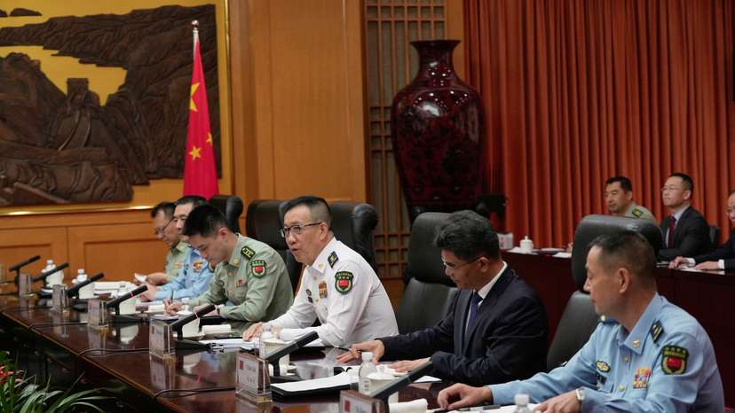 U.S. lawmakers meet with Chinese ministry of defense officials in Beijing
