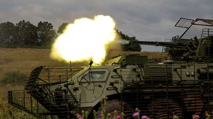 Ukrainian servicemen attend military drills at a training ground in Kharkiv region
