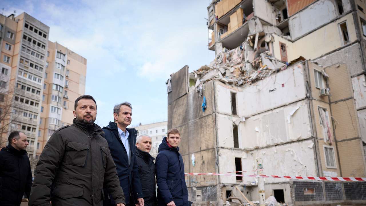 Greek PM Mitsotakis visits Ukraine