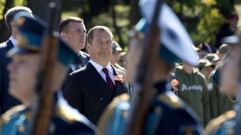 Deputy head of Russia's Security Council Medvedev marks WW2 victory over Japan