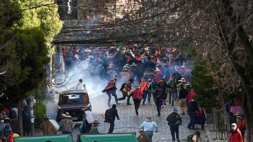Supporters of former Bolivian leader Morales march to La Paz