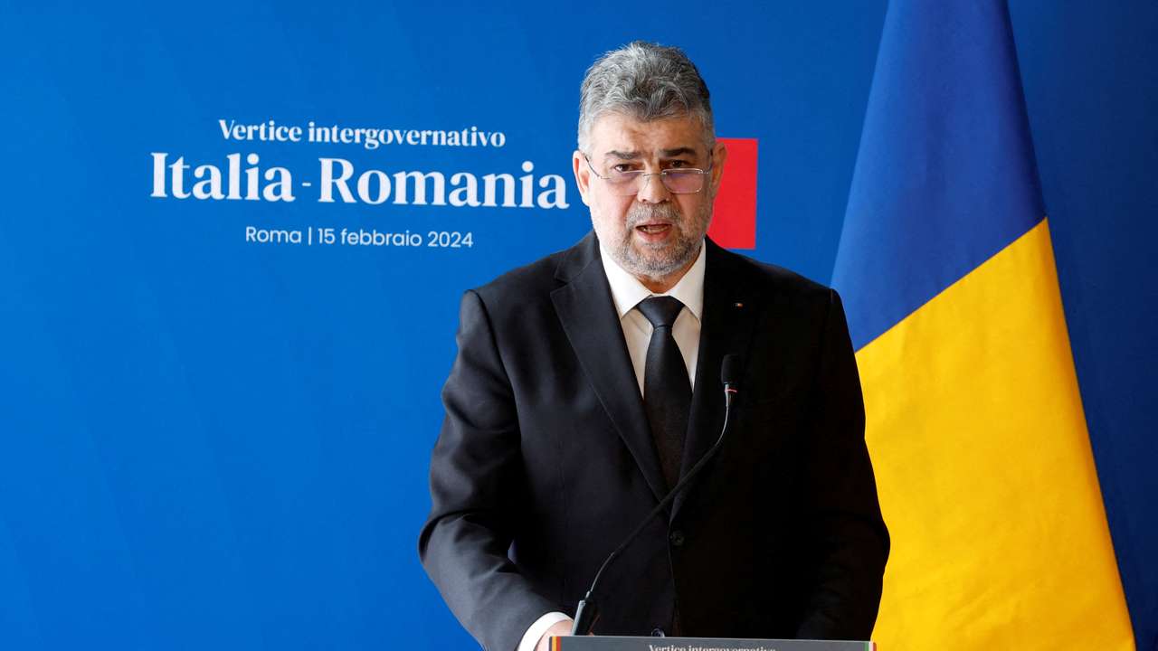FILE PHOTO: Italian PM Meloni and Romania's PM Ciolacu give statements, in Rome