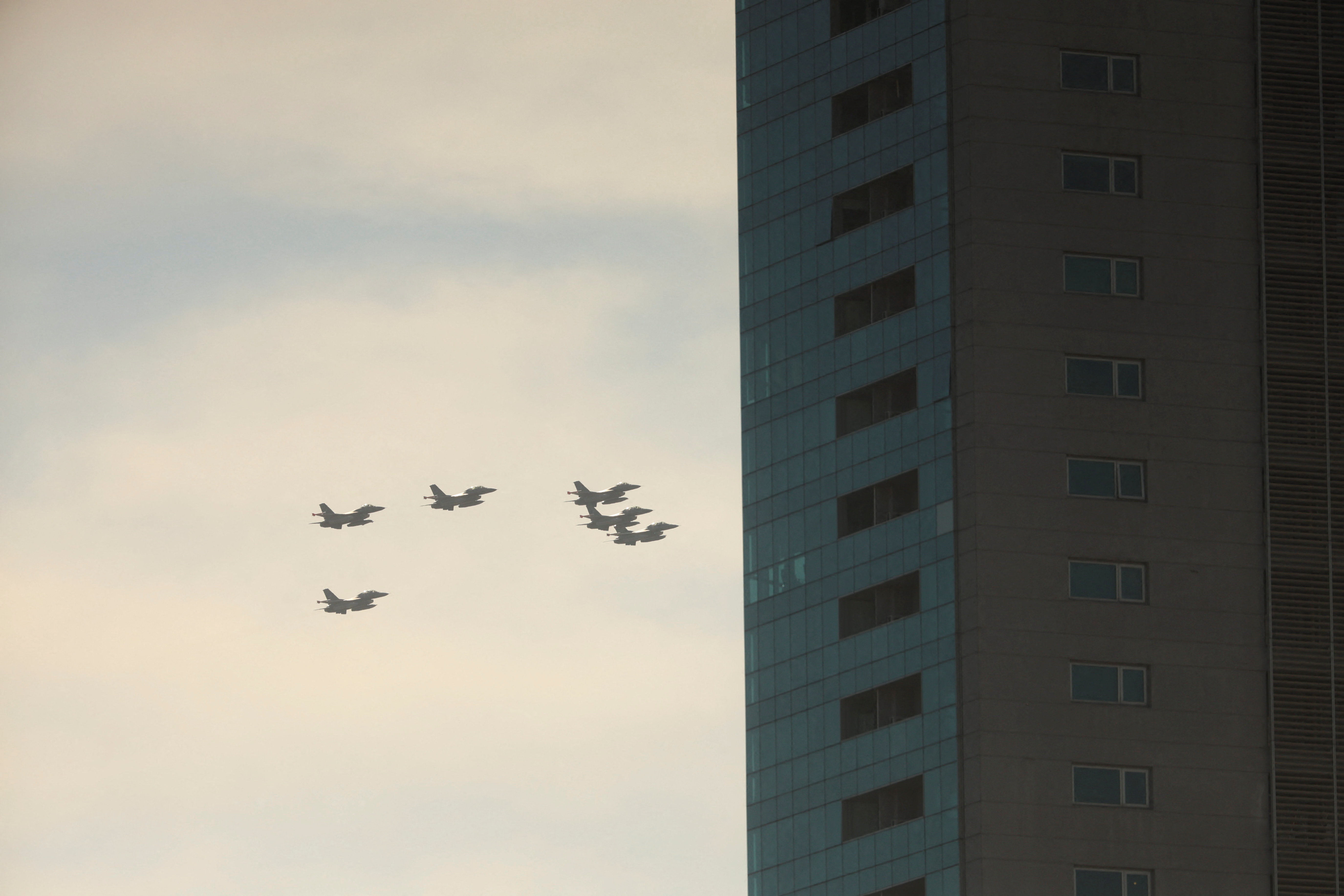 Argentina welcomes first F-16 jets from Denmark, a new era for its air force