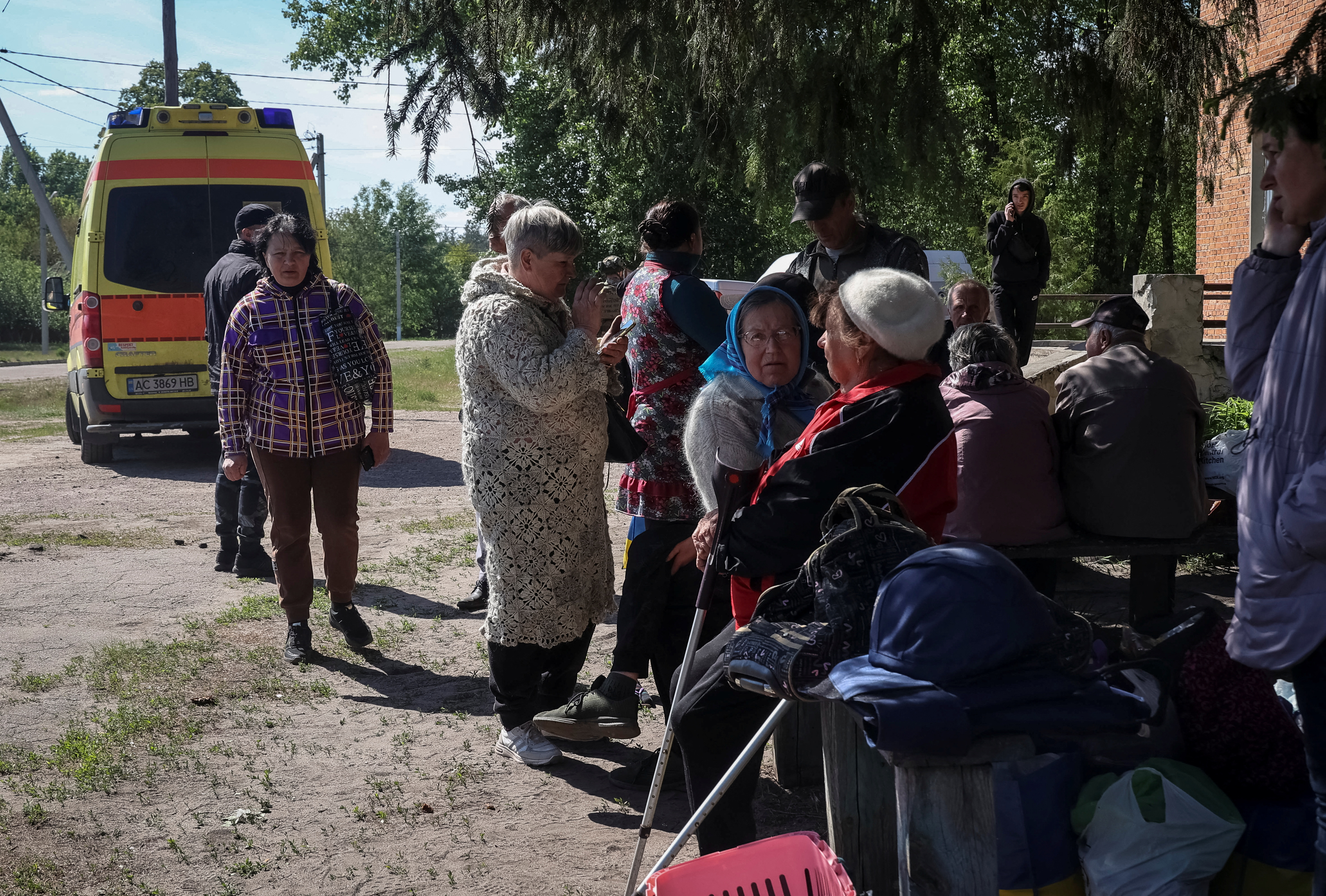 Vovchansk area residents are evacuated to Kharkiv due to Russian shelling