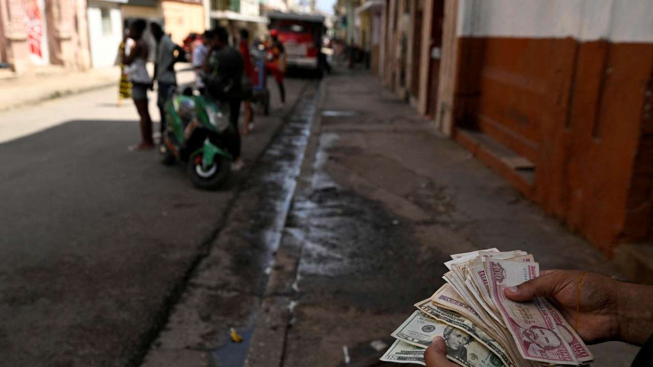 FILE PHOTO: Cuban currency hits record low as dollarization gains ground