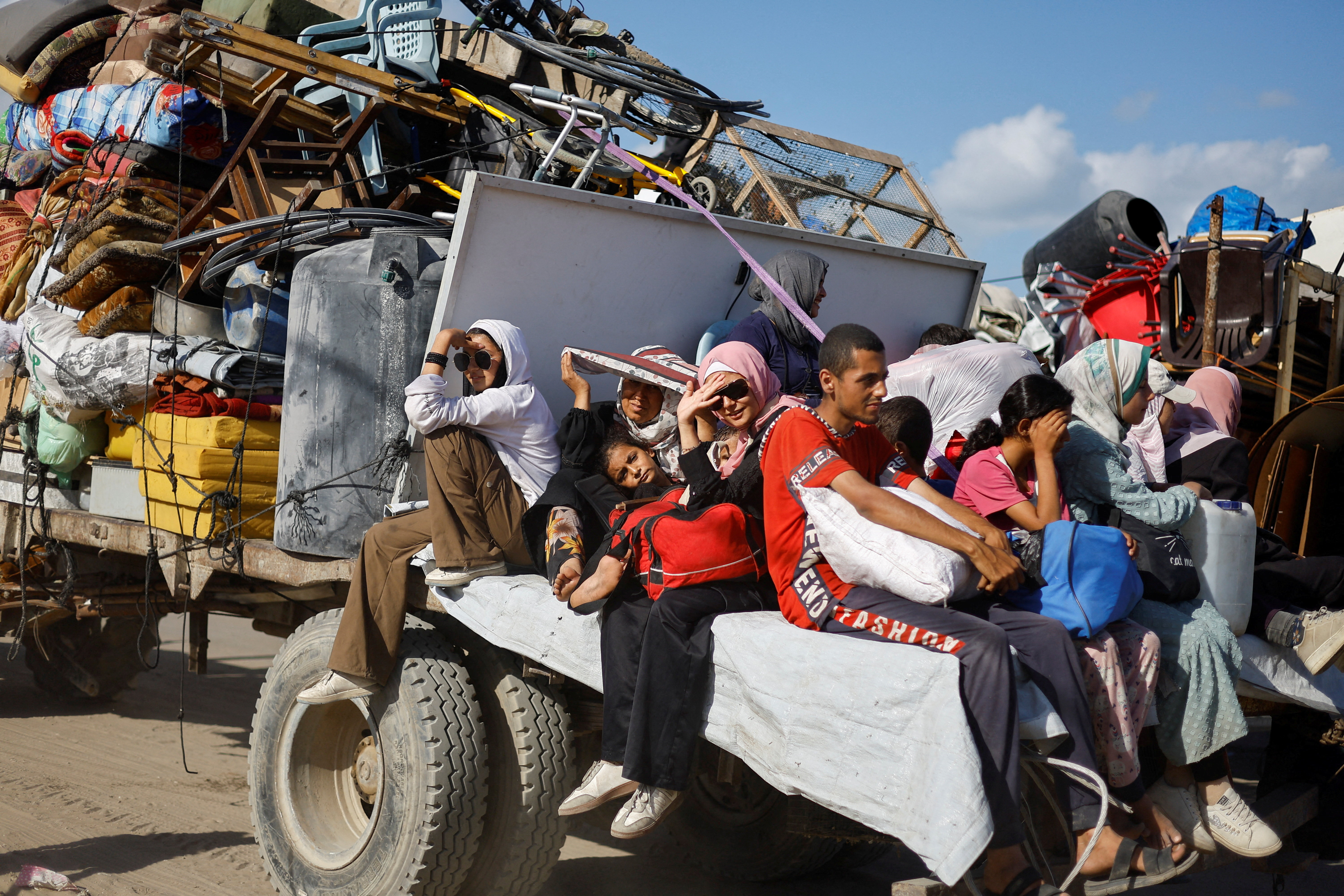 Displaced Palestinians move southward after Israeli forces ordered residents of Gaza City to evacuate to the south