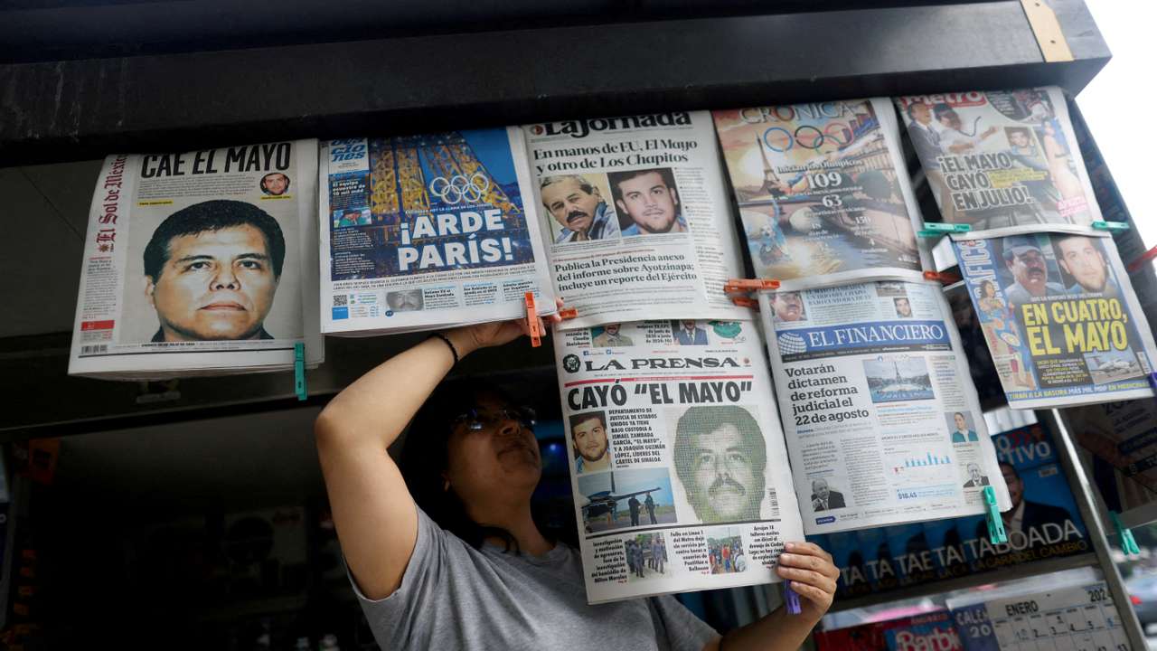 FILE PHOTO: Mexican papers report Texas arrest of drug lord 'El Mayo' and son of 'El Chapo', in Mexico City