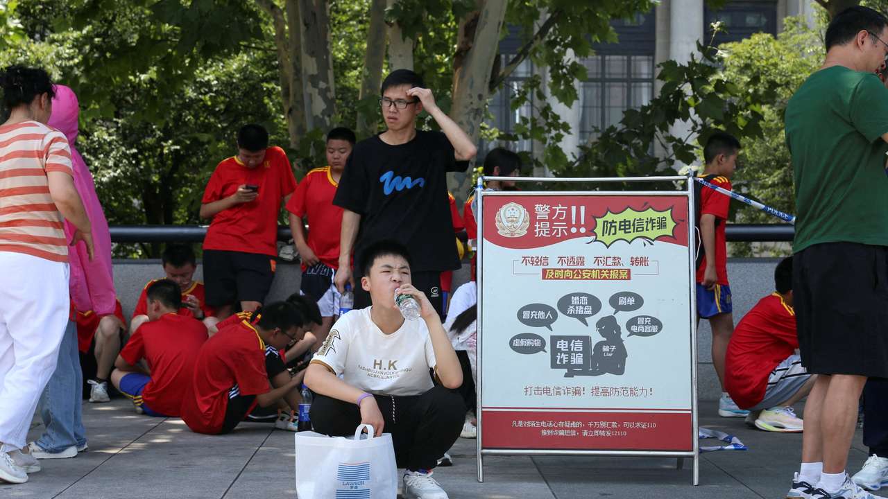 FILE PHOTO: Orange alert for heatwave in Shanghai