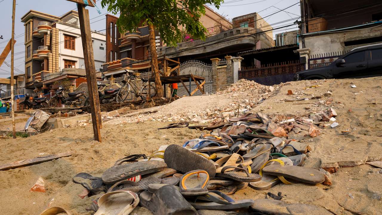 Aftermath of a strong earthquake, in Amarapura