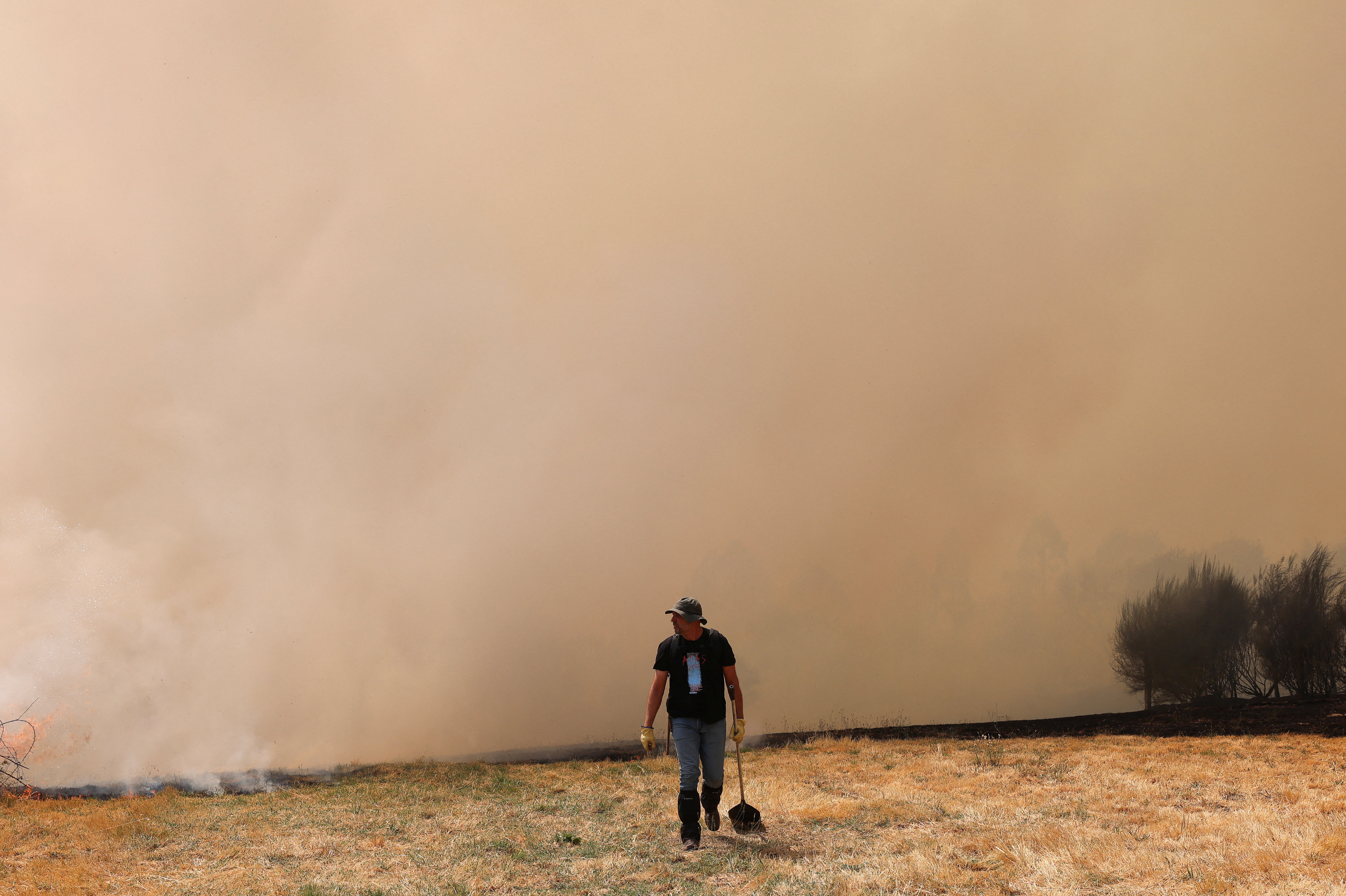 Wildfire rages in Galicia