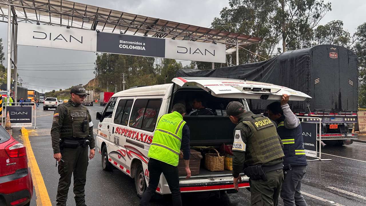 Ecuador to impose 30% tariff on Colombian goods from February