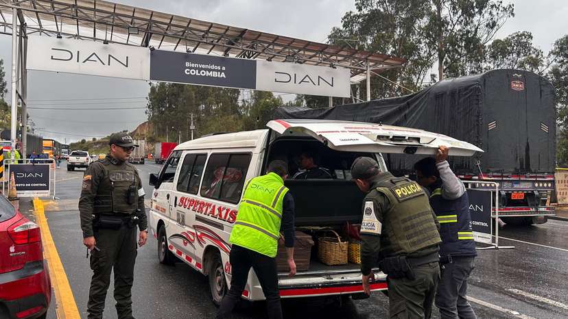 Ecuador to impose 30% tariff on Colombian goods from February