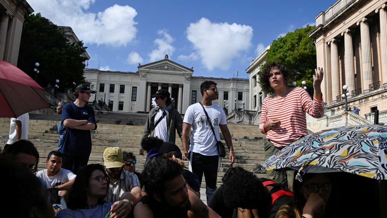 Cuban university students stage rare protest amid energy, internet shortages