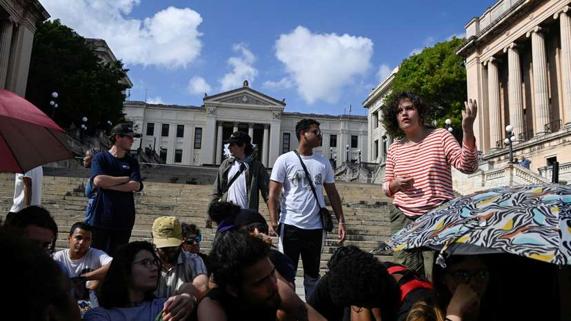 Cuban university students stage rare protest amid energy, internet shortages