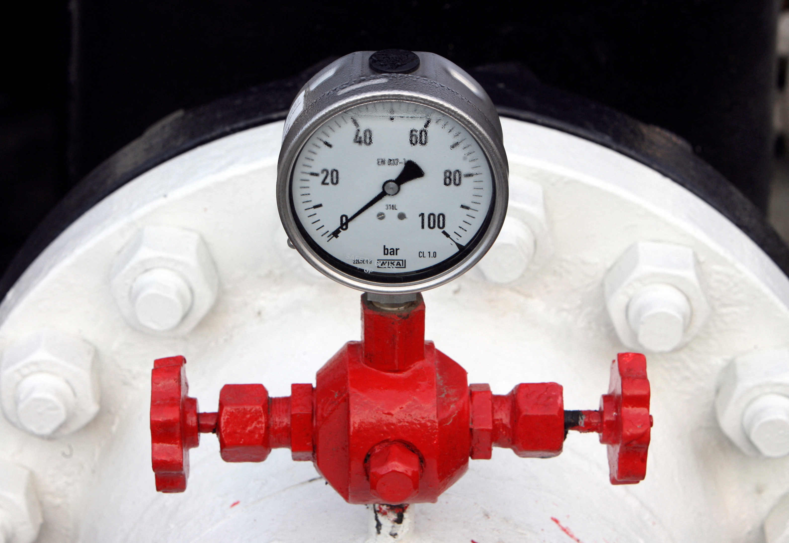 FILE PHOTO: Tap and meter shows zero level pressure on Druzhba oil pipeline at Hungarian oil and gas group MOL's main Duna (Danube) refinery in Szazhalombatta