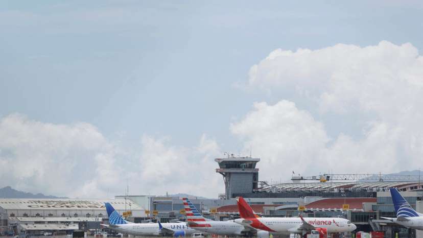 Costa Rica closes airspace temporarily and suspends flights after power malfunction