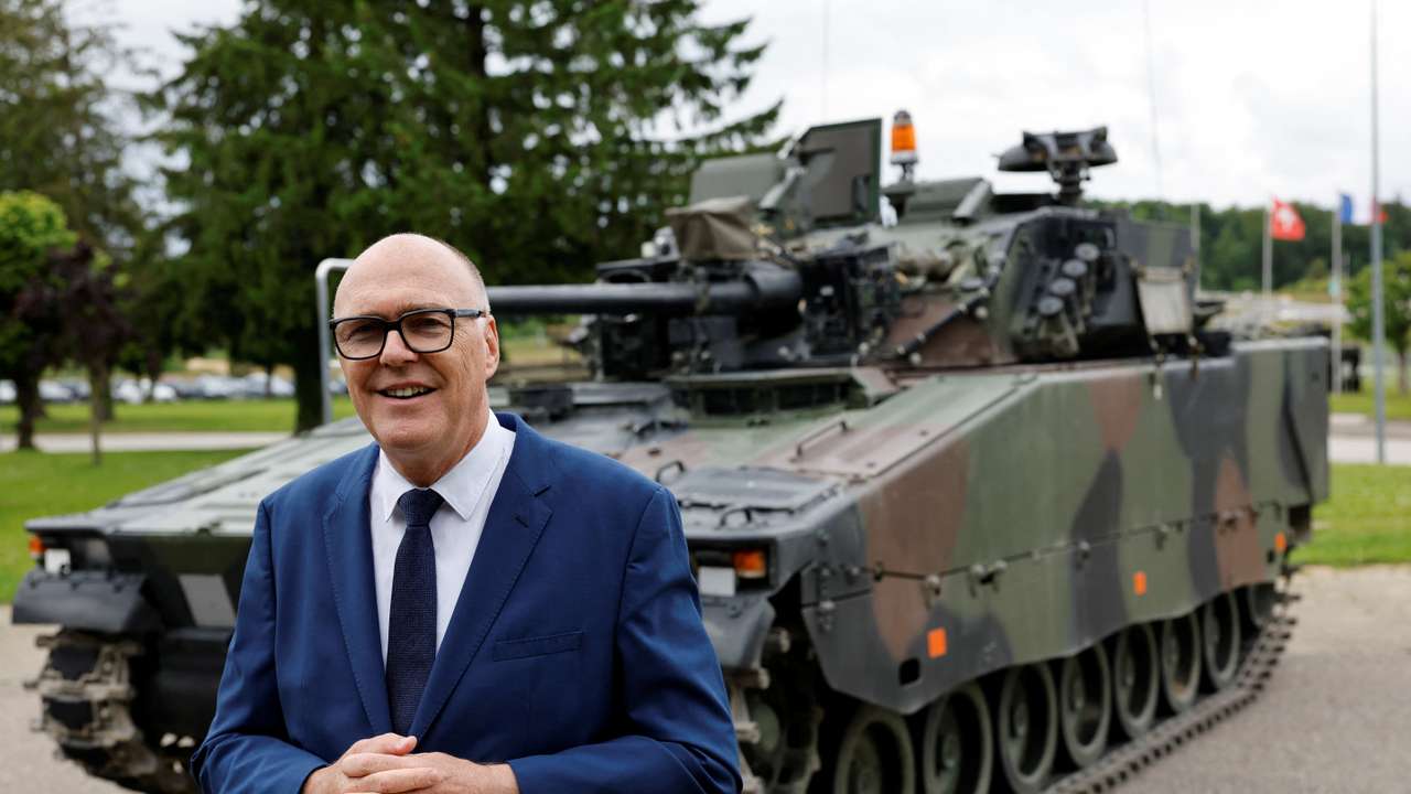 Swiss federal councillor Martin Pfister visits Swiss army troops in Bure