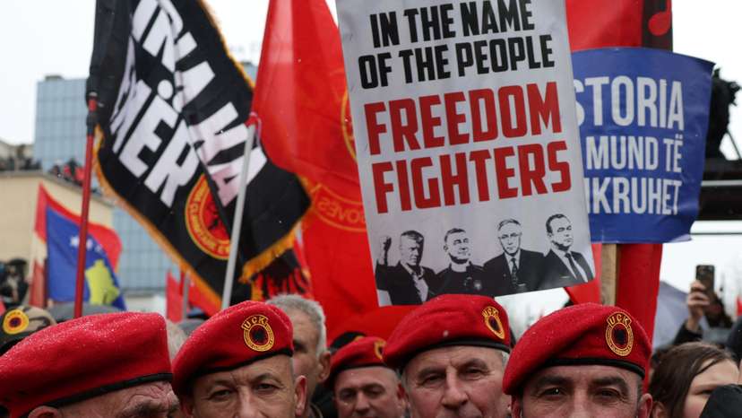 Kosovars protest in support of ex-fighters on trial for war crimes