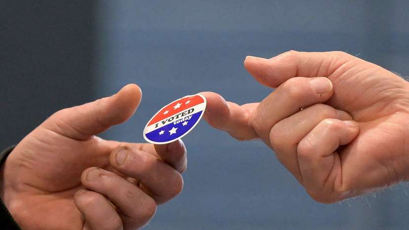 FILE PHOTO: The Wider Image - Behind the curtains: scenes from the US election