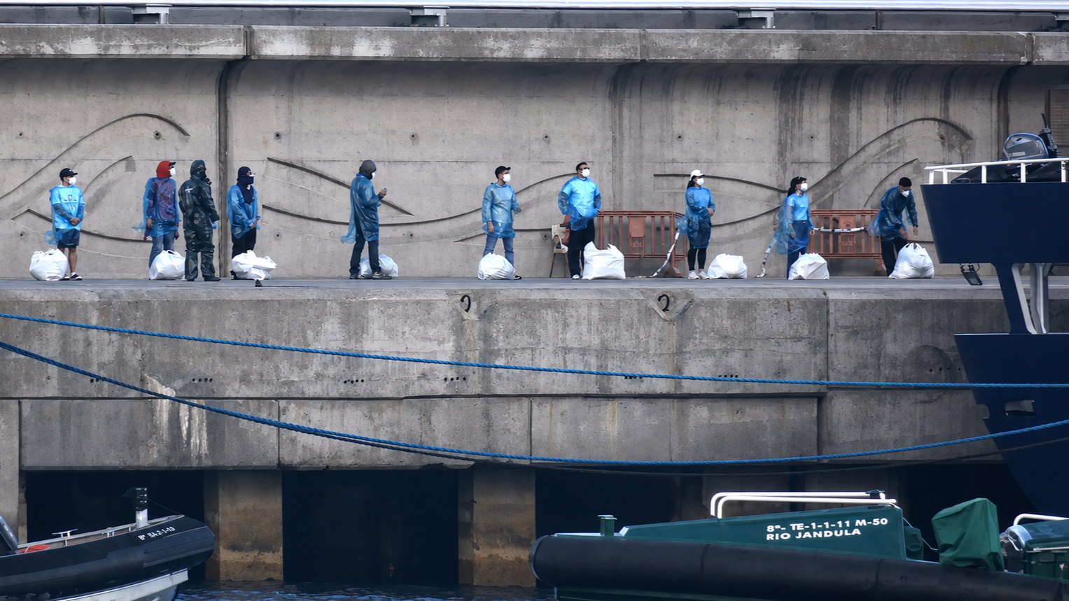 Virus-Hit cruise ship passengers disembark in Spain after quarantine