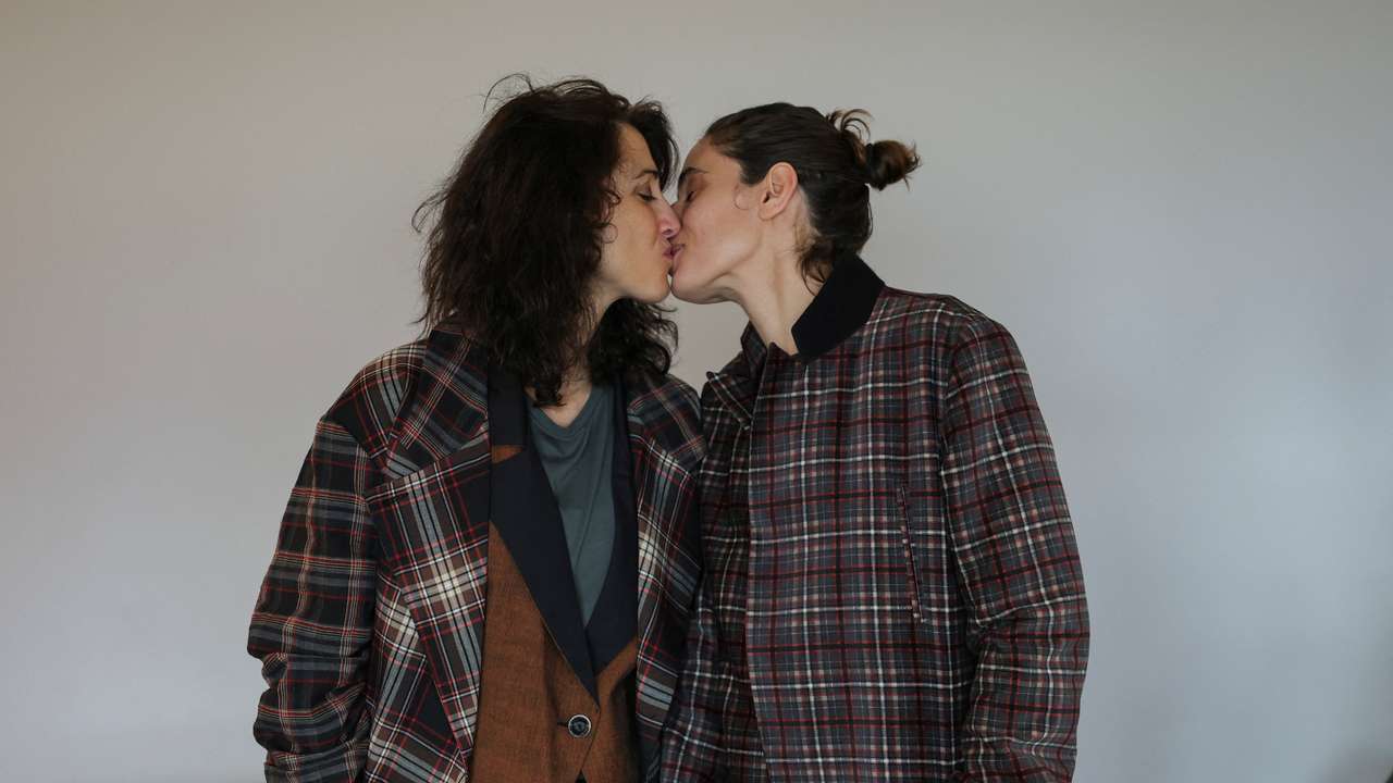 Danai Deligiorgi and Alexia Beziki to marry at the Athens Town Hall