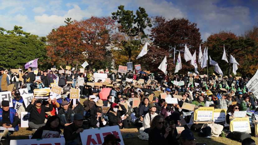 Green activists in S. Korea demand tough action on plastic waste at UN talks