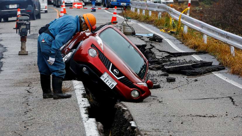 Aftermath of an earthquake in Anamizu