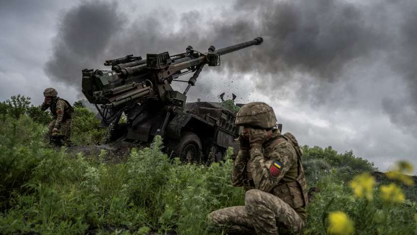 Ukrainian service members fire a Caesar self-propelled howitzer towards Russian troops near Avdiivka